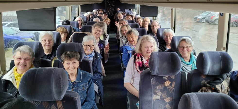 seenagers 2026.04 bus